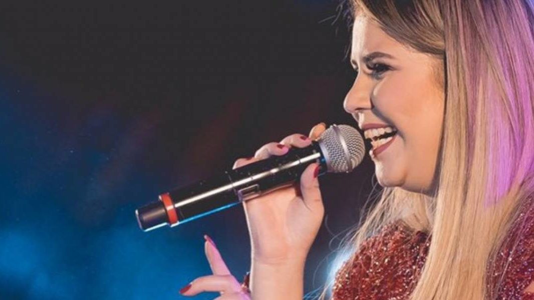 Luto: cantora Marília Mendonça morre em queda de avião